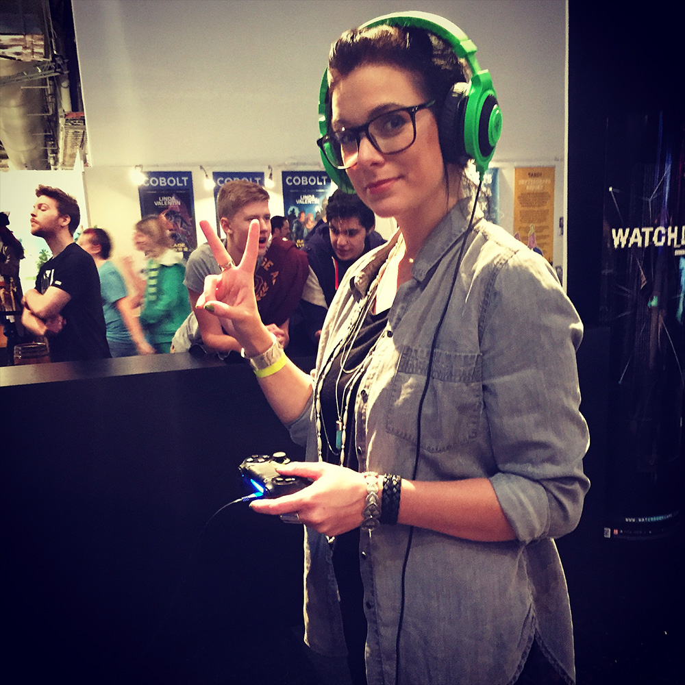 stopXwhispering playing FarCry 4 at Gamex / Comiccon 2014 Gamex-Comiccon-stopXwhispering-playing-FarCry