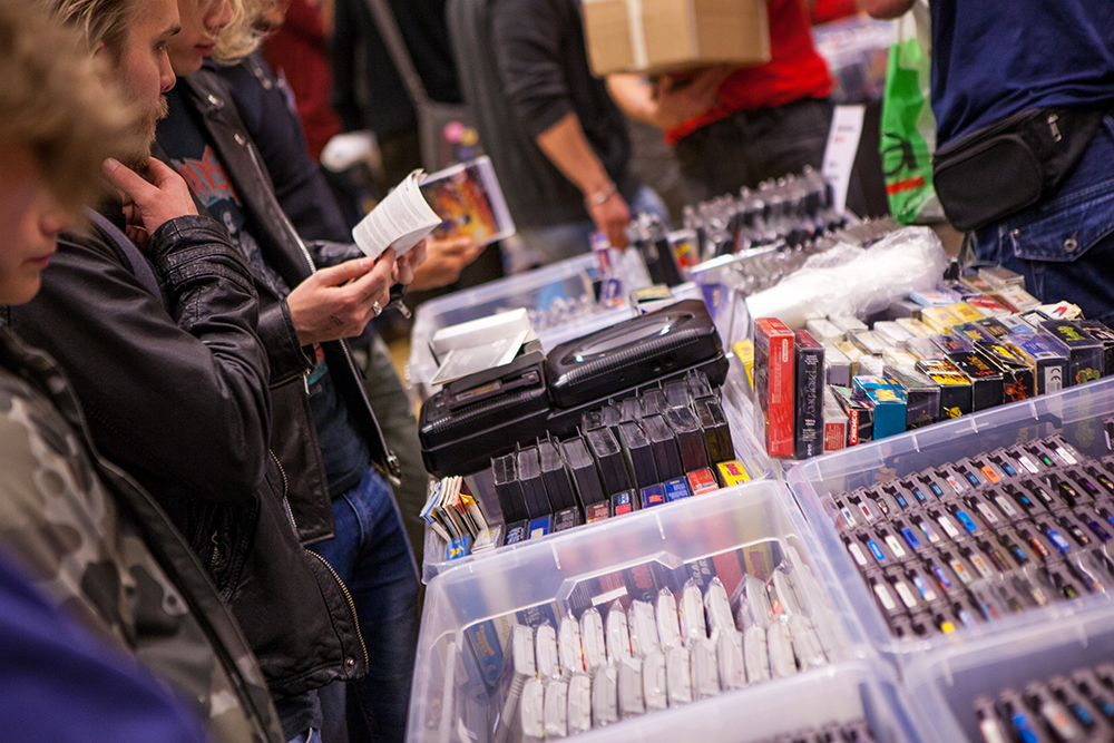 Buying games at Retro Gathering