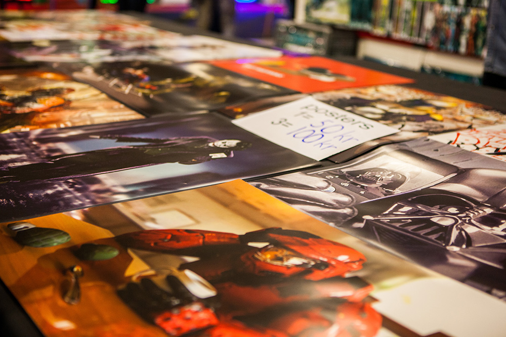 Master Chief and Batman posters at Comic Con Malmö 2015