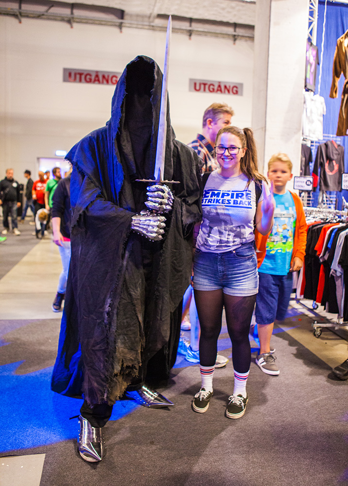 Lord of the Rings Ringwraith cosplayer with Jinn from Geeky Gals