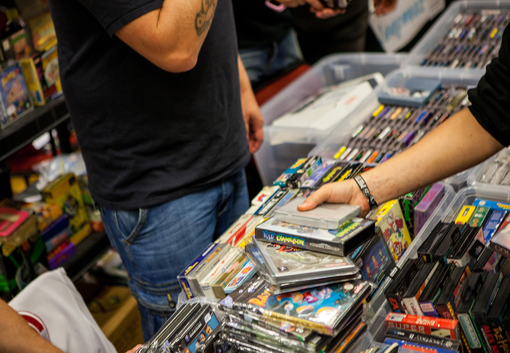 Retro Gathering - Retro Game Sale