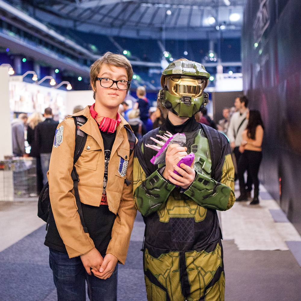 Master Chief and Attack on Titan Cosplay - ComicCon Gamex 2015