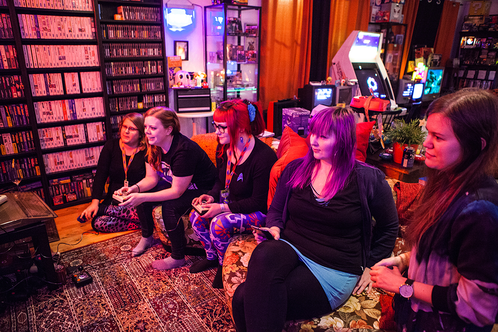 Becki &Tille playing Pong