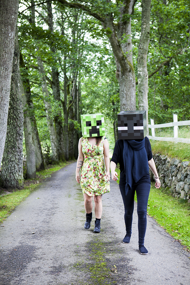 Enderman and Creeper taking a stroll