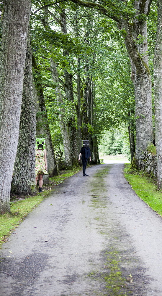 Creeper and Endermand peekaboo
