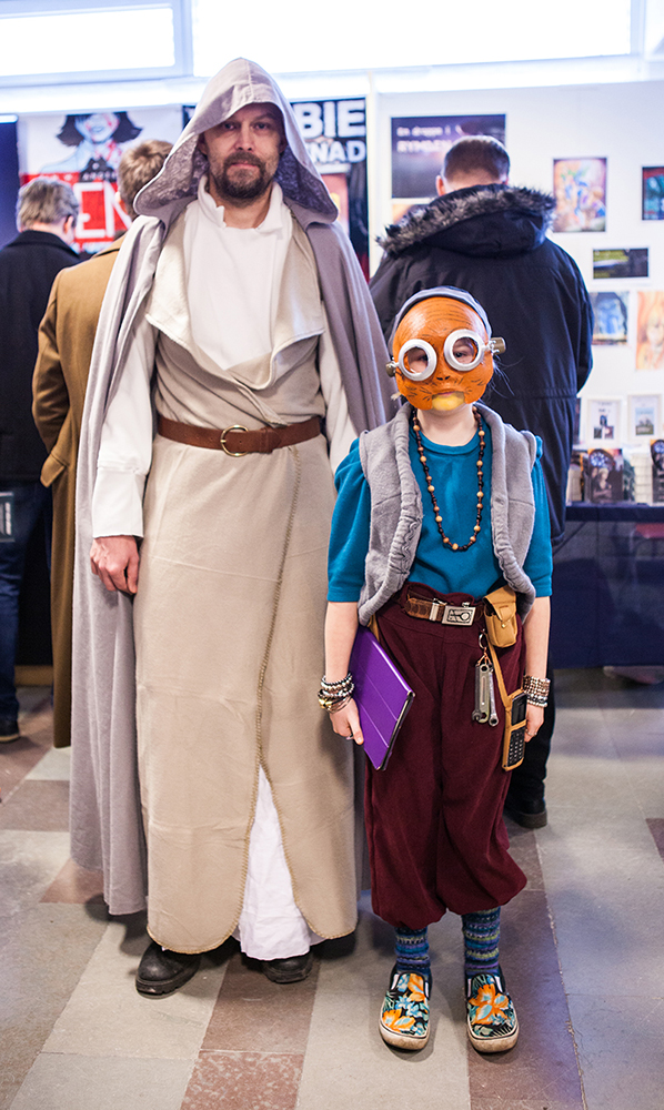 Luke and Maz Kanata cosplay at Sci-Fi World