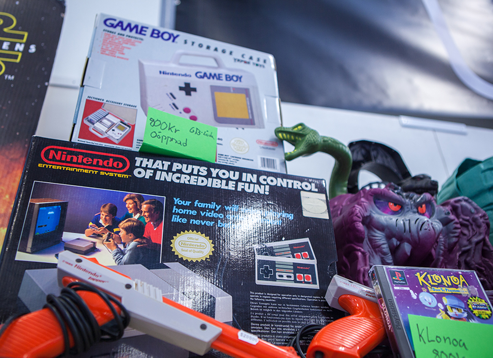 Boxed NES - Sci-Fi World