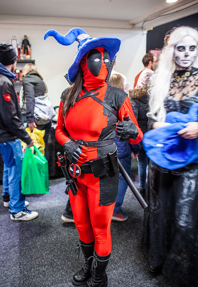 Deadpool with hat - Sci-Fi World