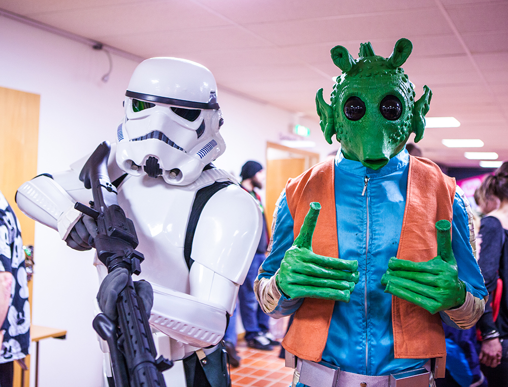 Storm Trooper & Greedo cosplay - Sci-Fi World